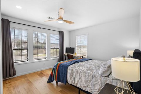 Tiny photo for 2921 Amblegreen Drive, Medford, OR 97504 (MLS # 220215266)