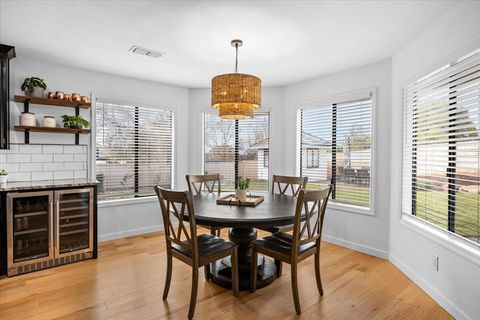 Tiny photo for 2921 Amblegreen Drive, Medford, OR 97504 (MLS # 220215266)