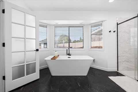 Tiny photo for 2921 Amblegreen Drive, Medford, OR 97504 (MLS # 220215266)