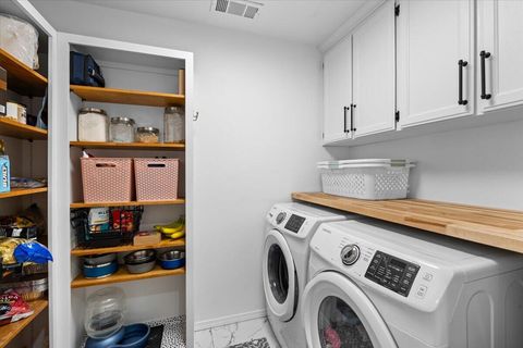 Tiny photo for 2921 Amblegreen Drive, Medford, OR 97504 (MLS # 220215266)