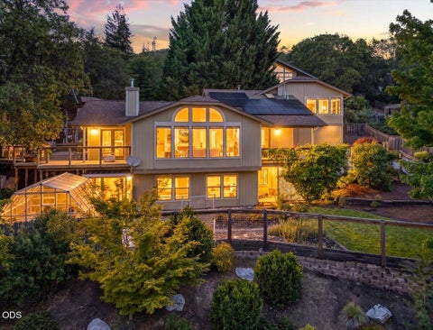 Photo of 1748 NW Crescent Drive, Grants Pass, OR 97526 (MLS # 220222744)