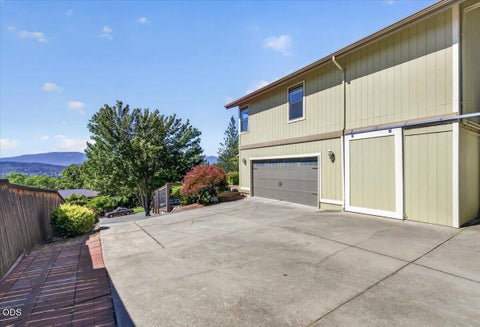 Tiny photo for 1748 NW Crescent Drive, Grants Pass, OR 97526 (MLS # 220222744)