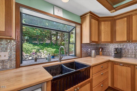 Tiny photo for 1748 NW Crescent Drive, Grants Pass, OR 97526 (MLS # 220222744)