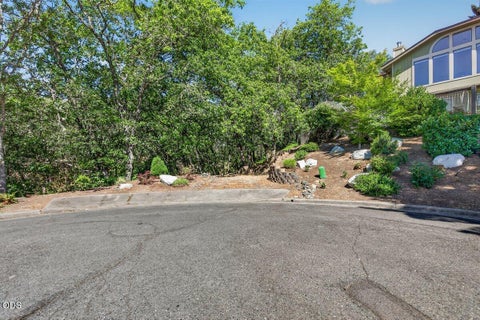 Tiny photo for 1748 NW Crescent Drive, Grants Pass, OR 97526 (MLS # 220222744)