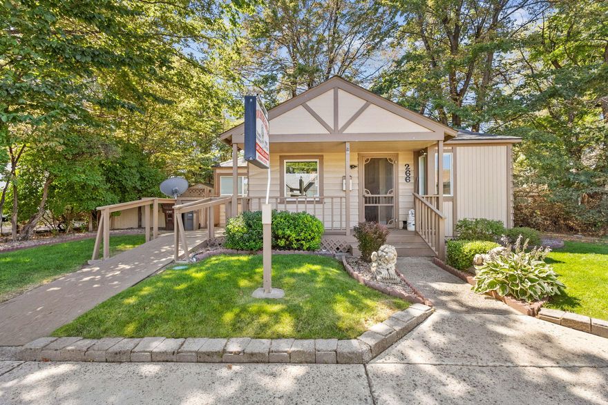 Amazing price. Vacant and ready for new owners. Check out this sweet cottage. Very cozy 2 bedroom, 1 bath home with many updates. Zoned C1, this building would also be perfect for a salon/spa, professional office space, medical services or many other uses. Newer HVAC system, vinyl windows.
