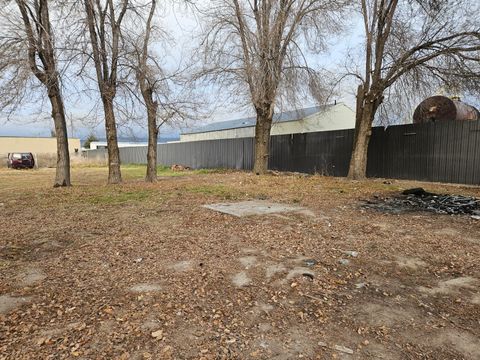 Tiny photo for 2847 Laverne Avenue, Klamath Falls, OR 97603 (MLS # 220212653)