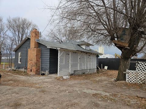 Tiny photo for 2847 Laverne Avenue, Klamath Falls, OR 97603 (MLS # 220212653)