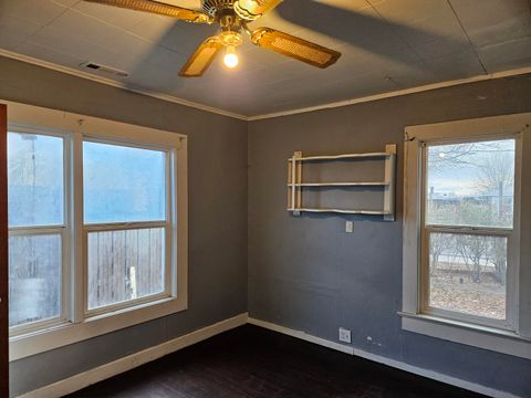 Tiny photo for 2847 Laverne Avenue, Klamath Falls, OR 97603 (MLS # 220212653)