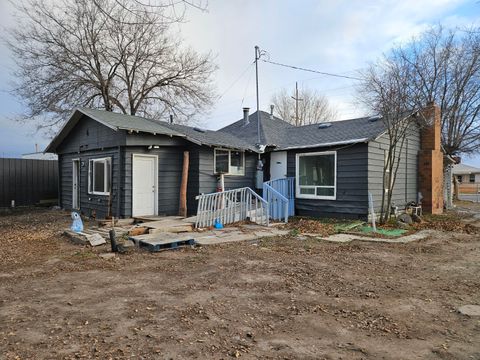Tiny photo for 2847 Laverne Avenue, Klamath Falls, OR 97603 (MLS # 220212653)