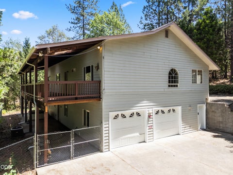 Tiny photo for 340 El Camino Way, Grants Pass, OR 97526 (MLS # 220223918)