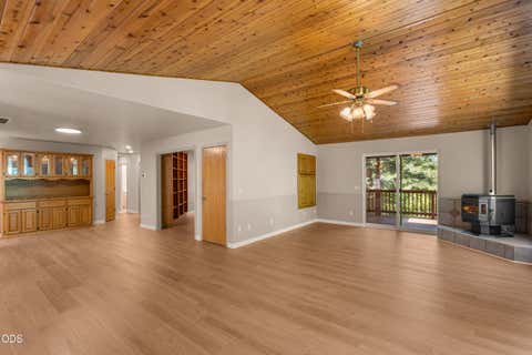 Tiny photo for 340 El Camino Way, Grants Pass, OR 97526 (MLS # 220223918)