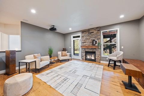 Tiny photo for 3374 NW Windwood Way, Bend, OR 97703 (MLS # 220215861)