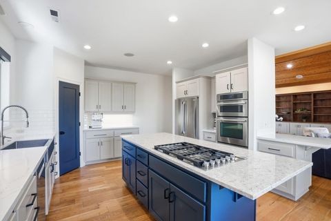 Tiny photo for 3374 NW Windwood Way, Bend, OR 97703 (MLS # 220215861)