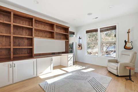 Tiny photo for 3374 NW Windwood Way, Bend, OR 97703 (MLS # 220215861)