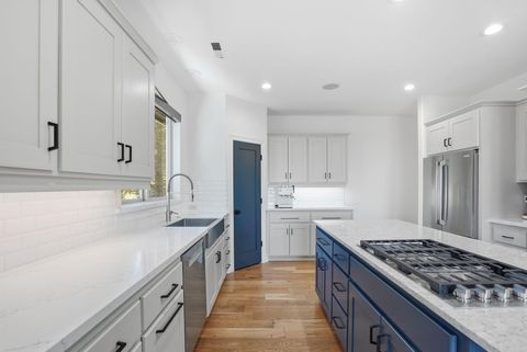 Tiny photo for 3374 NW Windwood Way, Bend, OR 97703 (MLS # 220215861)