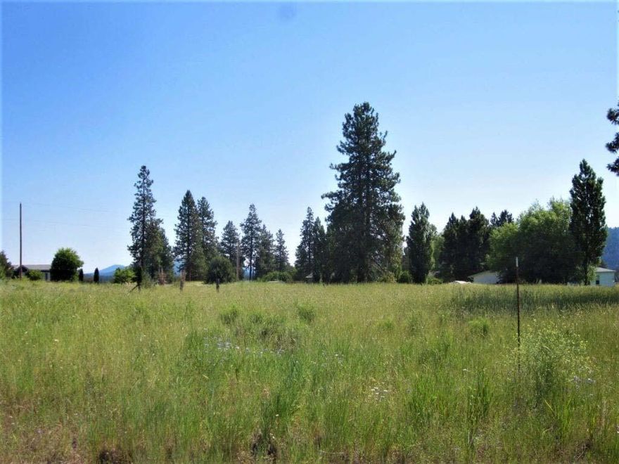Get this great lot in Oregon Shores 2. HOA dues are $200.00 a year covers water, road maintenance, use of yacht club and boat ramp and access to Agency Lake. Near Agency Lake, Kla-Mo-Ya Casino, Crater Lake National Park, Williamson and Sprague rivers and Henzel Park and about 30-40 minutes from Klamath Falls. Buyer to do their own due diligence.