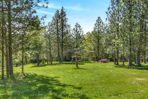 Tiny photo for 221 Lauer Way, Grants Pass, OR 97526 (MLS # 220219775)