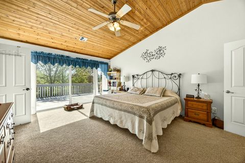 Tiny photo for 221 Lauer Way, Grants Pass, OR 97526 (MLS # 220219775)