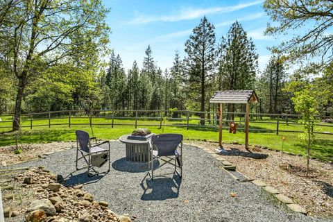 Tiny photo for 221 Lauer Way, Grants Pass, OR 97526 (MLS # 220219775)