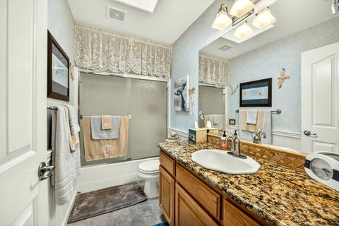 Tiny photo for 221 Lauer Way, Grants Pass, OR 97526 (MLS # 220219775)