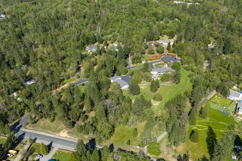 Tiny photo for 221 Lauer Way, Grants Pass, OR 97526 (MLS # 220219775)
