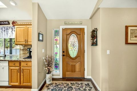Tiny photo for 221 Lauer Way, Grants Pass, OR 97526 (MLS # 220219775)