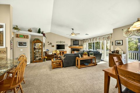 Tiny photo for 221 Lauer Way, Grants Pass, OR 97526 (MLS # 220219775)