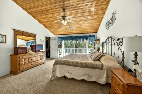 Tiny photo for 221 Lauer Way, Grants Pass, OR 97526 (MLS # 220219775)