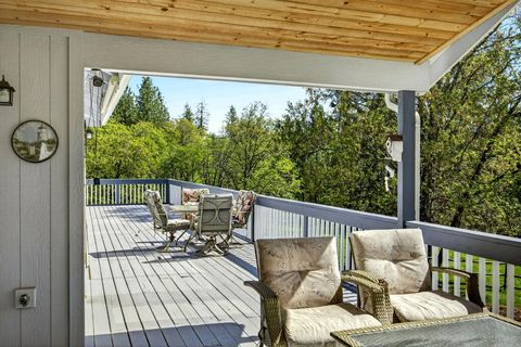 Tiny photo for 221 Lauer Way, Grants Pass, OR 97526 (MLS # 220219775)