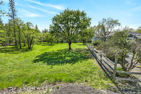 Tiny photo for 221 Lauer Way, Grants Pass, OR 97526 (MLS # 220219775)