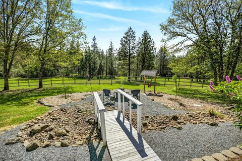 Tiny photo for 221 Lauer Way, Grants Pass, OR 97526 (MLS # 220219775)