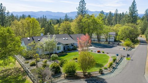 Tiny photo for 221 Lauer Way, Grants Pass, OR 97526 (MLS # 220219775)