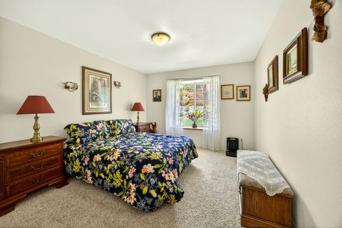 Tiny photo for 221 Lauer Way, Grants Pass, OR 97526 (MLS # 220219775)