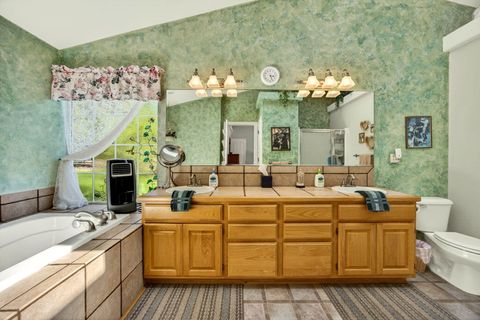 Tiny photo for 221 Lauer Way, Grants Pass, OR 97526 (MLS # 220219775)