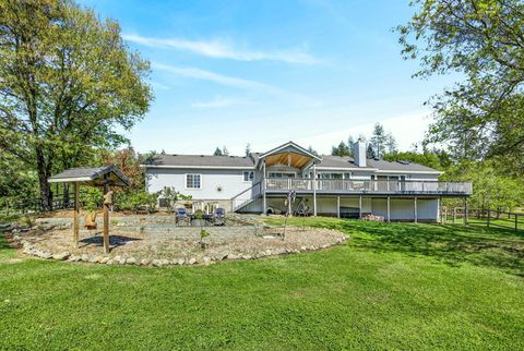 Tiny photo for 221 Lauer Way, Grants Pass, OR 97526 (MLS # 220219775)