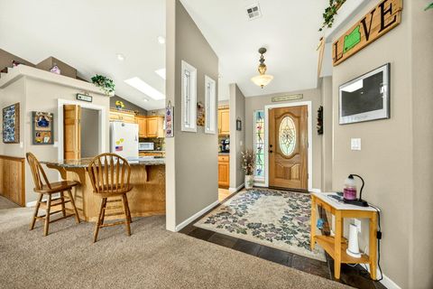 Tiny photo for 221 Lauer Way, Grants Pass, OR 97526 (MLS # 220219775)