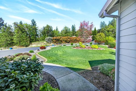 Tiny photo for 221 Lauer Way, Grants Pass, OR 97526 (MLS # 220219775)