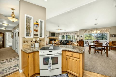 Tiny photo for 221 Lauer Way, Grants Pass, OR 97526 (MLS # 220219775)