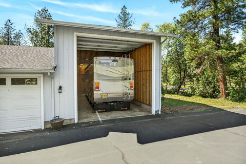 Tiny photo for 221 Lauer Way, Grants Pass, OR 97526 (MLS # 220219775)