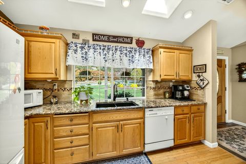 Tiny photo for 221 Lauer Way, Grants Pass, OR 97526 (MLS # 220219775)