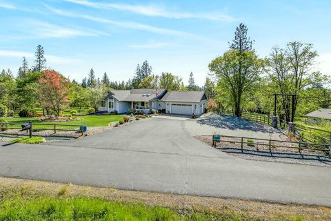 Tiny photo for 221 Lauer Way, Grants Pass, OR 97526 (MLS # 220219775)