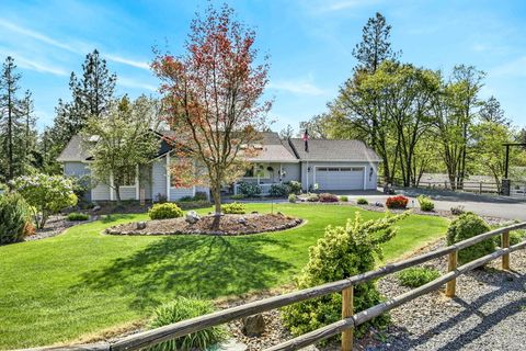Tiny photo for 221 Lauer Way, Grants Pass, OR 97526 (MLS # 220219775)