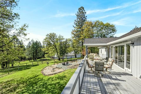 Tiny photo for 221 Lauer Way, Grants Pass, OR 97526 (MLS # 220219775)