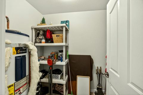 Tiny photo for 221 Lauer Way, Grants Pass, OR 97526 (MLS # 220219775)