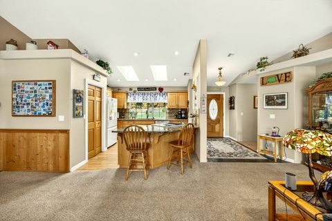 Tiny photo for 221 Lauer Way, Grants Pass, OR 97526 (MLS # 220219775)