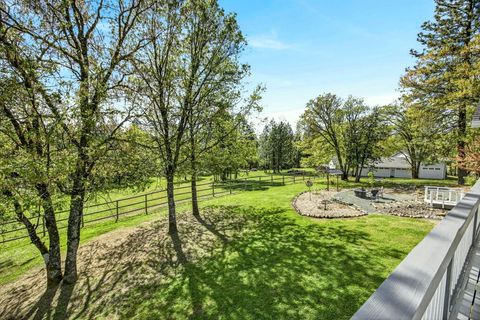 Tiny photo for 221 Lauer Way, Grants Pass, OR 97526 (MLS # 220219775)