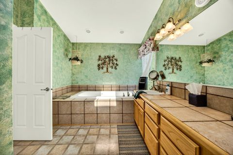 Tiny photo for 221 Lauer Way, Grants Pass, OR 97526 (MLS # 220219775)