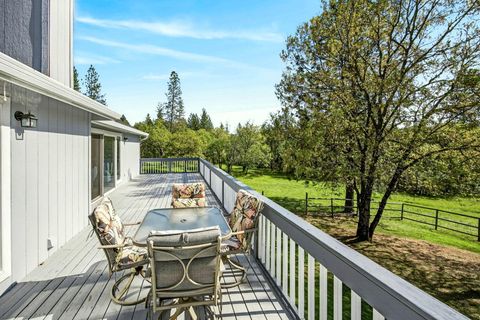 Tiny photo for 221 Lauer Way, Grants Pass, OR 97526 (MLS # 220219775)