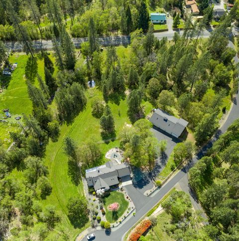 Tiny photo for 221 Lauer Way, Grants Pass, OR 97526 (MLS # 220219775)
