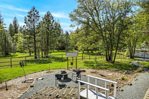 Tiny photo for 221 Lauer Way, Grants Pass, OR 97526 (MLS # 220219775)